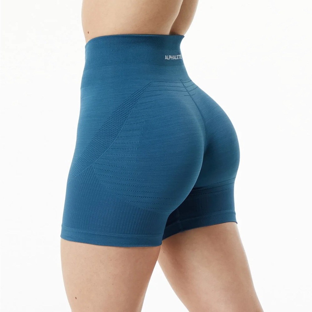 Alphalete OZONE SHORT 5.5" in Atlantic Blue